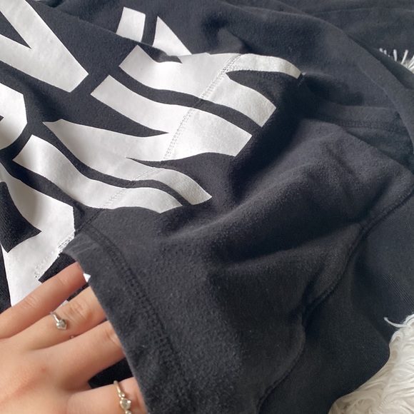 Black and White LOVE PINK Sweatshirt Sweater Cozy - Picture 6 of 6